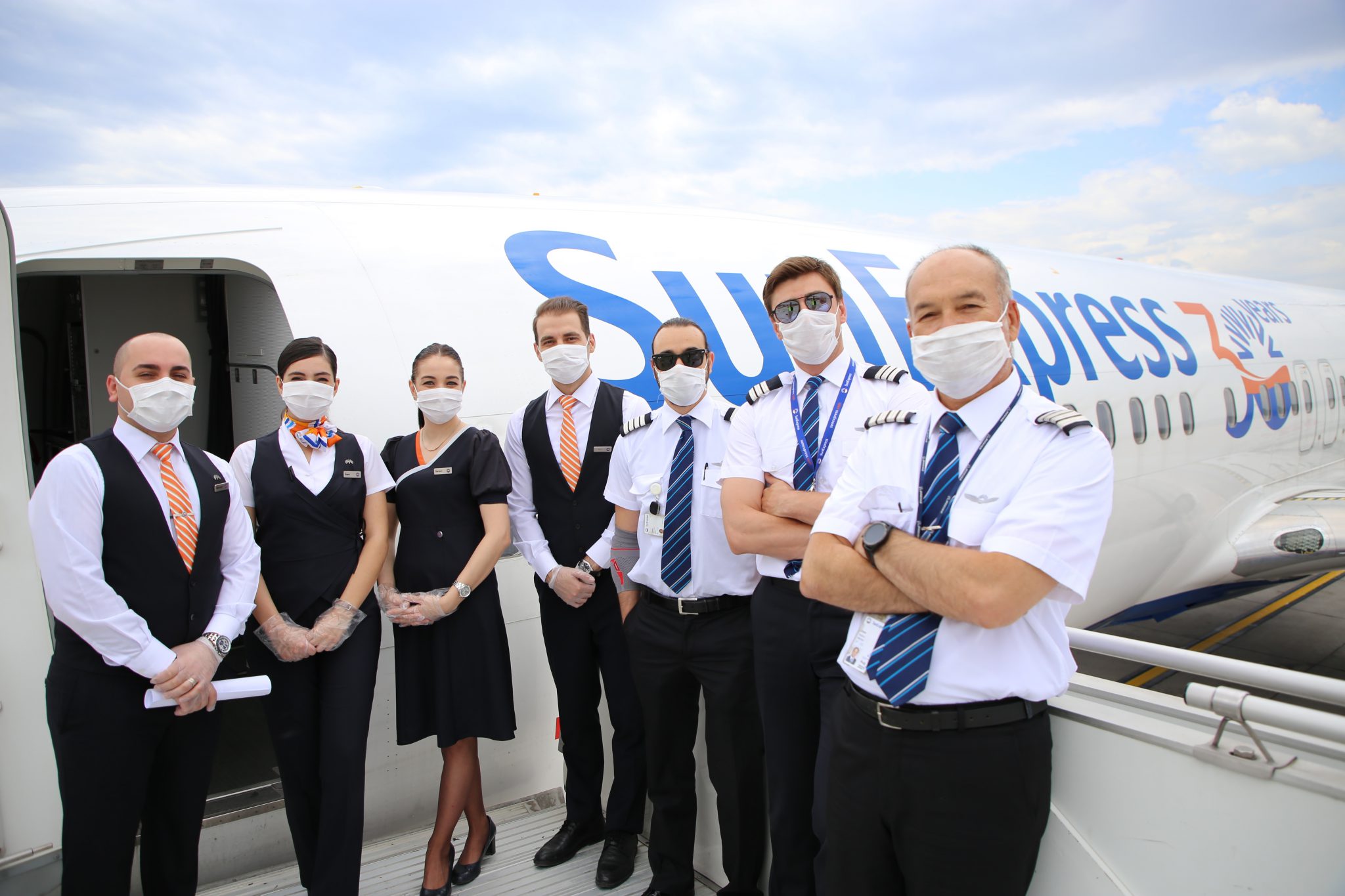 Sunexpress авиакомпания. SUNEXPRESS авиакомпания самолеты. SUNEXPRESS Samarkand. SUNEXPRESS uniform.